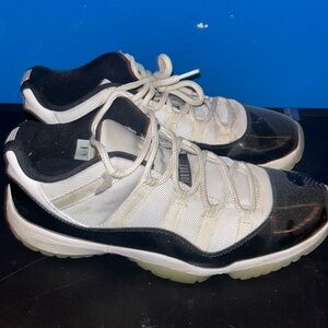 Jordan 11 Retro Concord. No damage, Dirty. Used